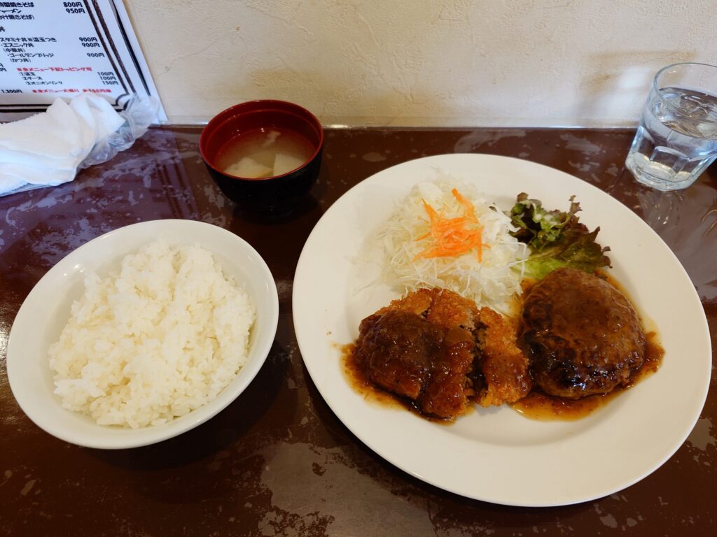 札幌市東区 光星エリアにある 【味かつ 本店】のハンバーグメンチカツ定食